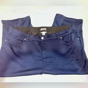 Catherine’s sateen strechy capris